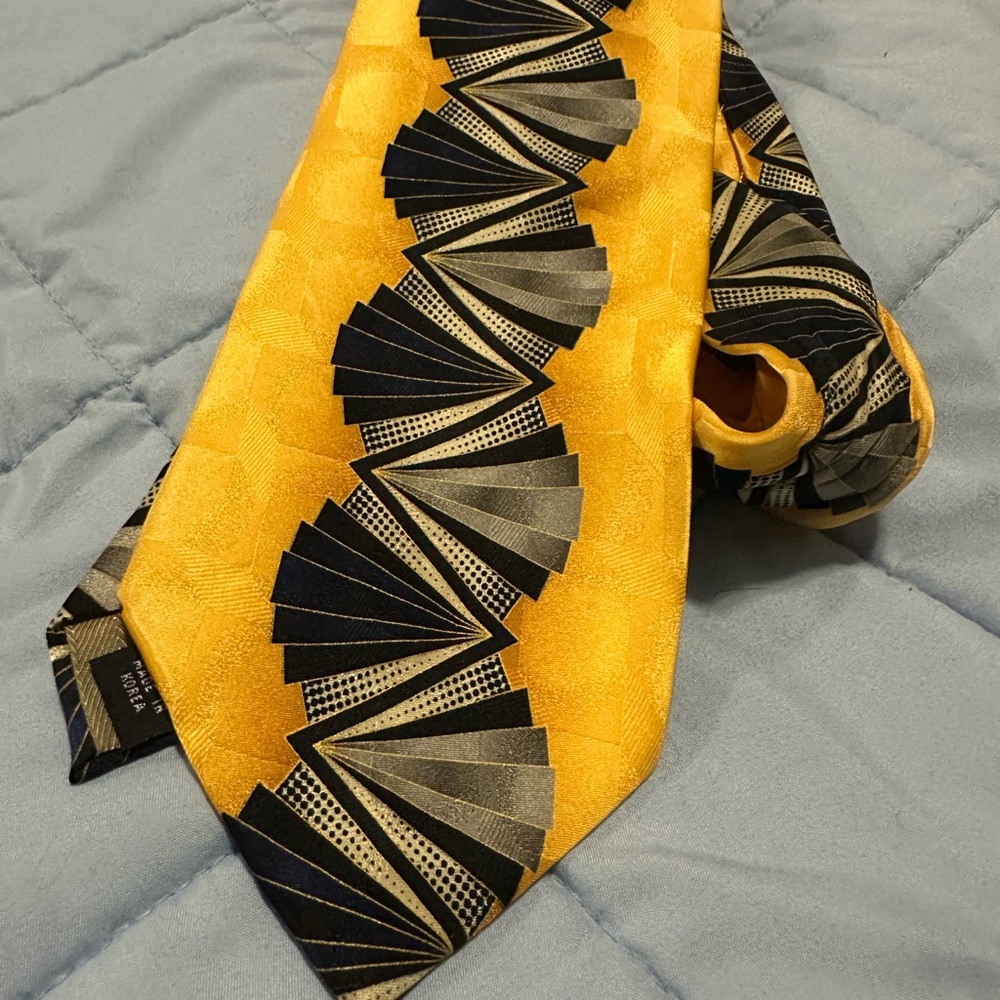Bello Uomo Men's Bright Yellow Geometric Fan-Pattern Tie Silk